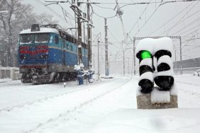 Six Ukrzaliznytsia trains are delayed due to bad weather