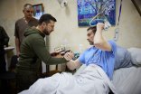 Zelensky visits wounded Ukrainian soldiers in Khmelnytskyi
