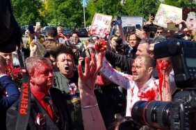 The Russian ambassador was sprayed with paint in Poland, screaming 