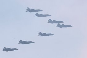 Южная Корея подняла истребители после сообщений о 180 военных самолетах в воздухе КНДР