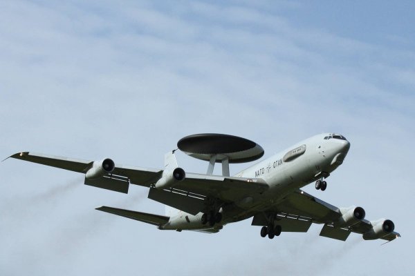 НАТО розміщує літаки AWACS у Литві для стеження за військовою активністю РФ