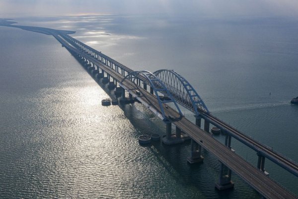 Проблеми з Кримським мостом: Росія утримується від повного використання логістики