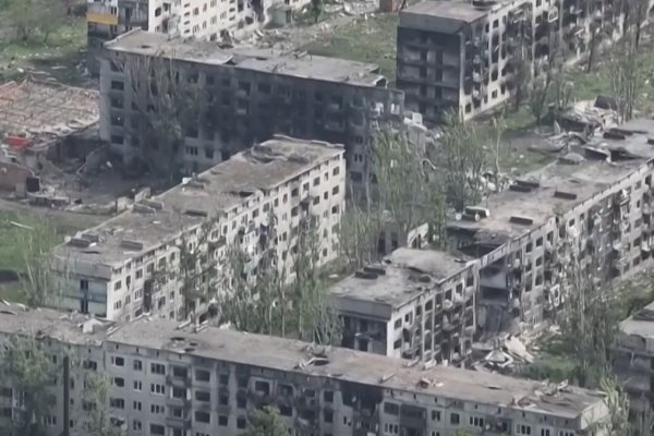 679 жителів відмовляються покинути зруйноване місто Часів Яр, - голова Донецької ОВА