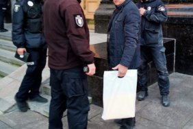 У будівлі Офісу Президента чоловік намагався спалити себе