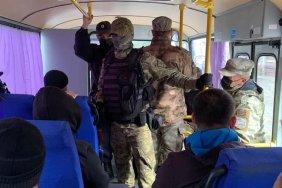 Поліція знову затримала 19 кримських татар біля суду у Сімферополі. Серед них – жінки – Кримська солідарність