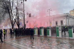 ФОПи протестують під Радою. Сталась бійка, в хід пішли файєри
