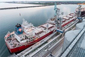 Перше судно з українським зерном завантажили для експорту до порту Румунії