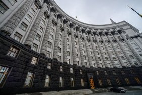 Кабмин разрешил получать паспорта за границей