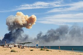 Білий дім про вибухи у Криму: підтримуємо зусилля України
