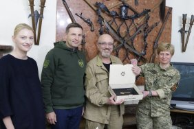 Міністр оборони Естонії відвідав Київ та передав ЗСУ мобільний госпіталь