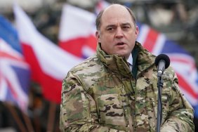 The British Defense Minister reprimanded Macron for "revealing the cards" in the nuclear standoff with the Russian Federation