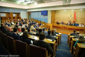 Парламент Чорногорії обмежив повноваження президента, депутатів звинуватили у перевороті