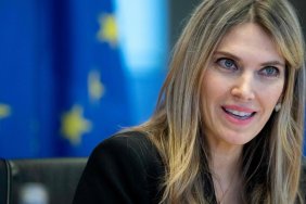 Socialists in the European Parliament expelled the vice president involved in the corruption scandal