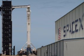 NASA хоче додати місце на SpaceX, щоб їх астронавт не повертався із росіянами
