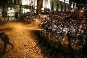 У Тбілісі другу ніч поспіль силовики розігнали акцію протесту