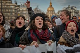 Опозиція Франції обіцяє протистояти пенсійній реформі Макрона, доки її не скасують
