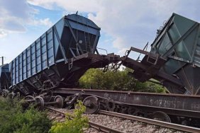 Шість вагонів зернового потяга зійшли з рейок у Молдові, що їхали до України