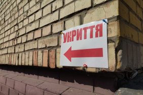 У Києві під час тривоги обвалилась стеля та прорвало трубу в укритті школи