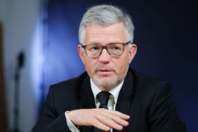 Захід повинен посилити допомогу Україні і не лише у військовому плані, - посол