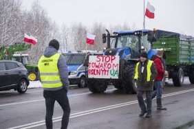 Polish farmers block another checkpoint on the border with Ukraine