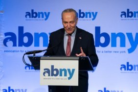 Палата представників США підтримає пакет з допомогою Україні, - лідер демократів у Сенаті
