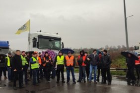 Ukrainian carriers plan protest on Polish border in response to blockade