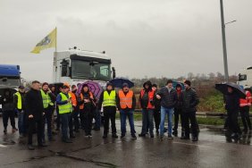 Українські перевізники готують протести на трьох КПП у відповідь на польську блокаду