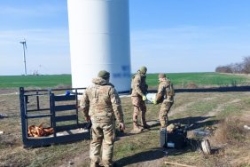 У Миколаївській області у у лопатях вітрогенератора застряг «Шахед»: знешкодили насилу