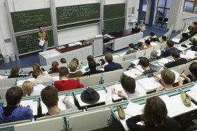 Не всім студентам доступне право виїзду за кордон: які виші не в списку