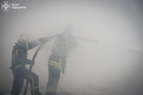 Росіяни завдали ракетного удару по місцю зберігання виведеної з ладу автомобільної техніки в Одесі