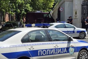 Чоловік з арбалетом напав на поліцейського під посольством Ізраїлю в Белграді: деталі інциденту