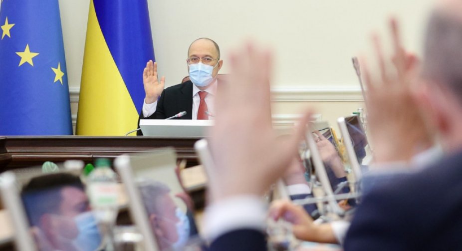 В Україні продовжили карантин і НС до жовтня   