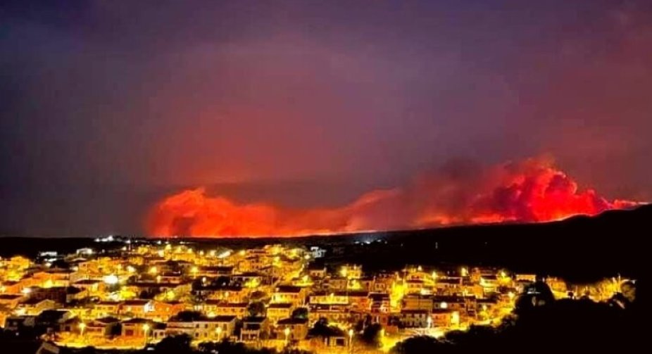 Лісова пожежа спалахнула на схід від Рима, місцевих жителів евакуюють