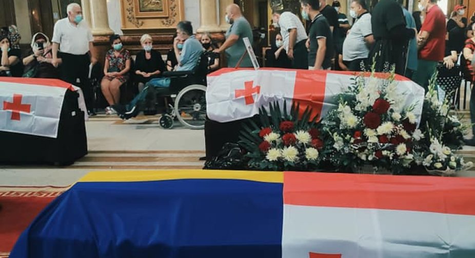 В  Тбілісі відбулася Церемонія відспівування та прощання з героями