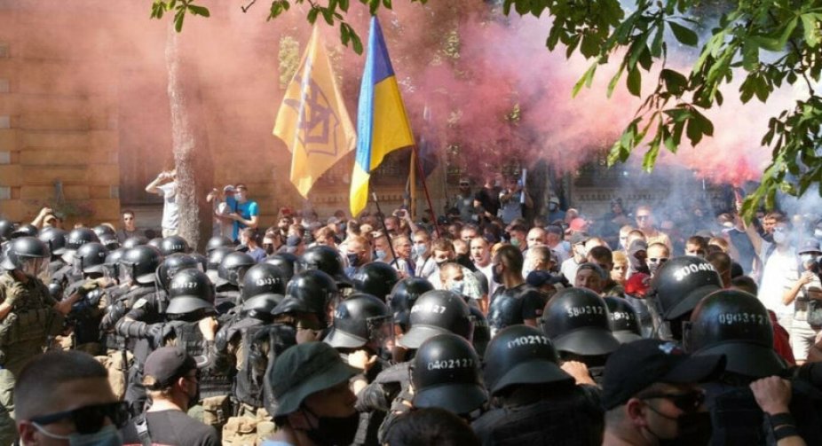 Зіткнення поліції і "Нацкорпусу" на Банковій: відкрито кримінальне провадження