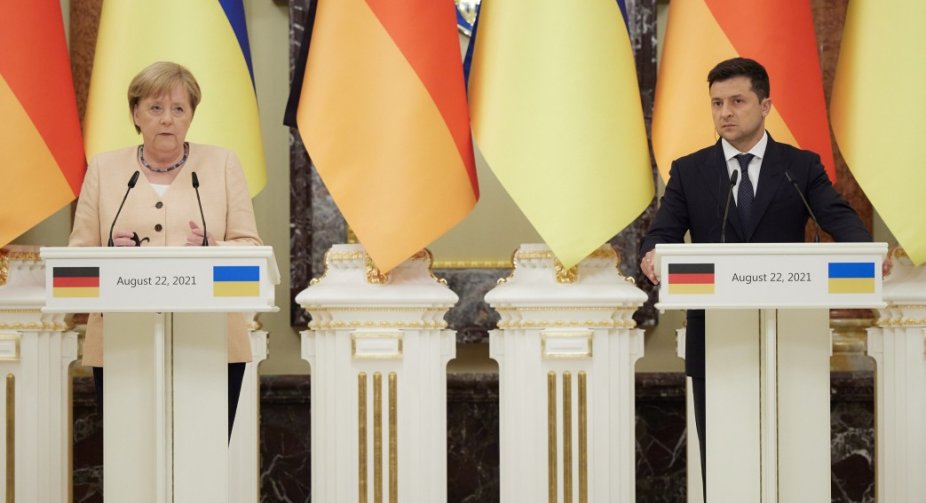 Україна, Німеччина та Франція повинні мати консолідовану позицію щодо плану мирного врегулювання на Донбасі – Президент
