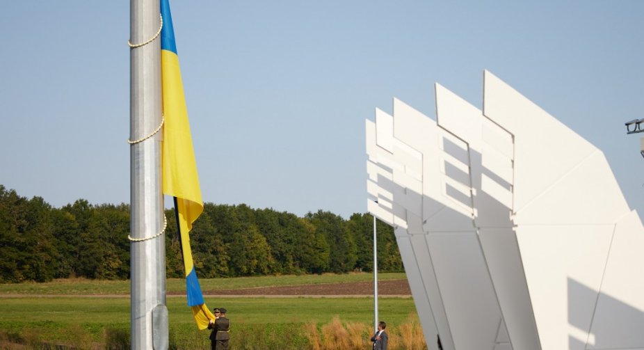 Ми разом піднімаємо прапор і маємо піднімати Україну – тільки разом і тільки вгору: на Черкащині Президент узяв участь в урочистостях з нагоди Дня Державного прапора