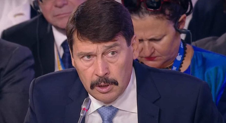 Президент Угорщини, говорячи про анексію Криму, згадав про поневіряння угорської меншини