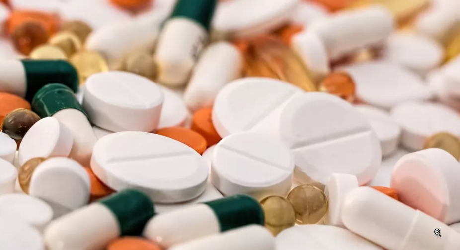 Pfizer і Merck почали тестувати на людях таблетки від коронавірусу
