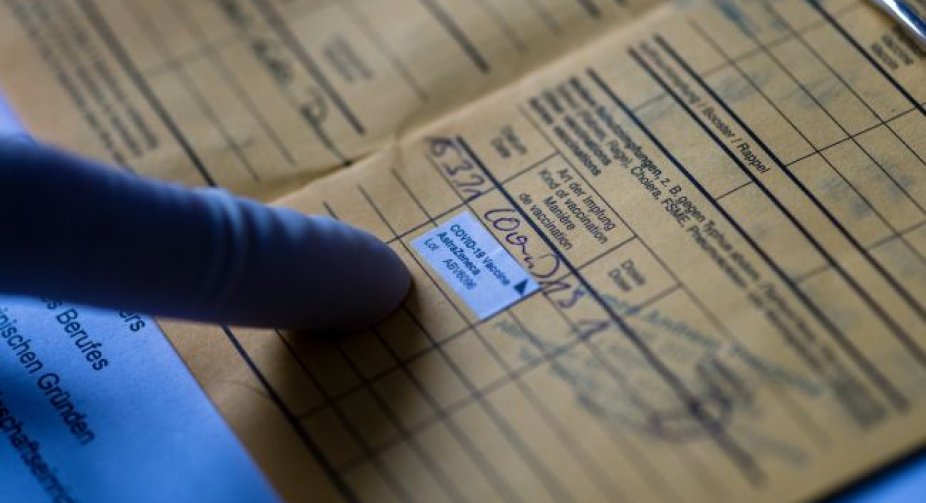 COVID-сертифікати в Україні: який термін дії документа і коли його потрібно міняти
