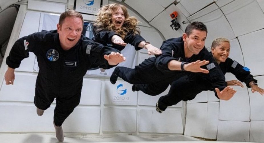 Цієї ночі SpaceX Ілона Маска вперше відправив туристів в космос