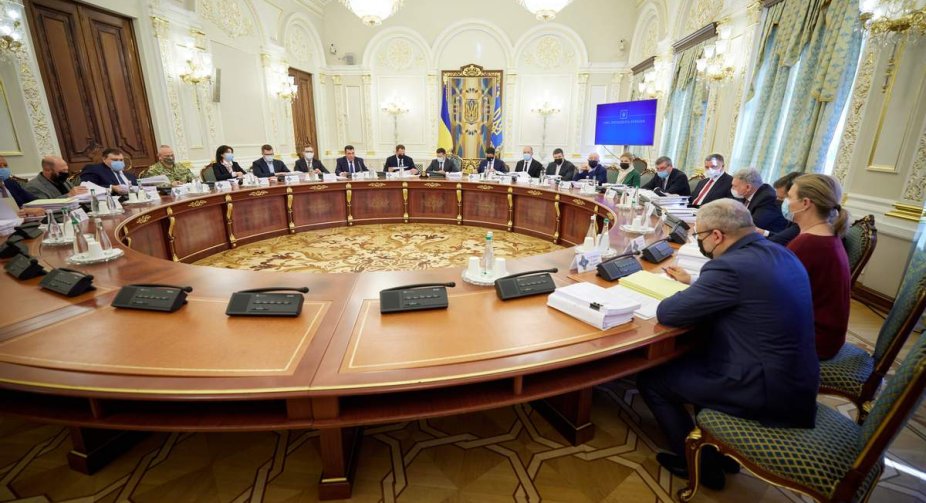 Нові санкції, витрати на оборону та реєстр олігархів: підсумки засідання РНБО