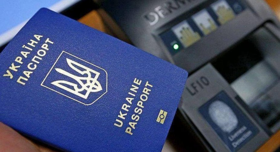 Уряд перевірить написання імен українців у закордонних паспортах