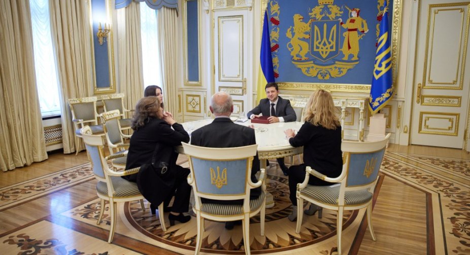 Президент передав орден Держави сім’ї загиблого Героя України Андрія Кузьменка