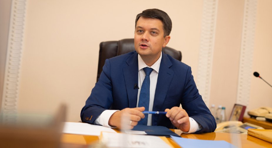 Razumkov plans to assemble a team, and deputies voted to consider his resignation on October 7.