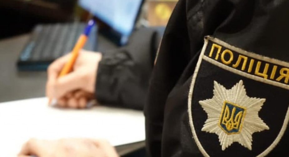 Під Києвом чоловік у камуфляжі розстріляв авто із сім'єю 