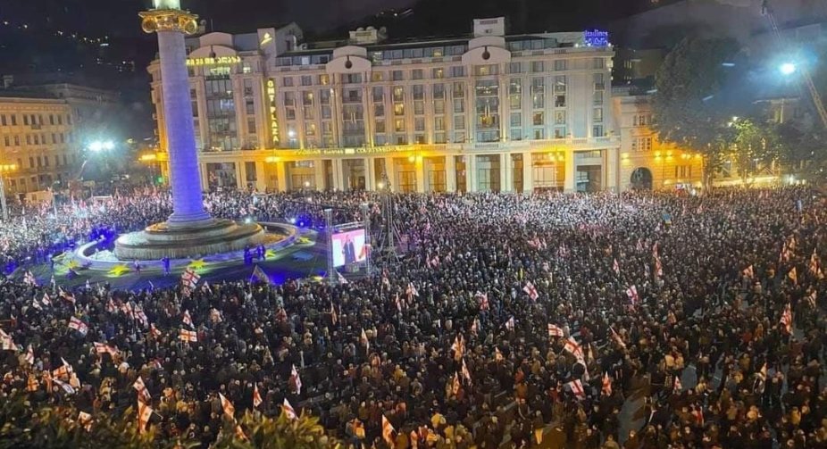 Близько 50 тис. осіб у центрі Тбілісі вимагали звільнення Саакашвілі