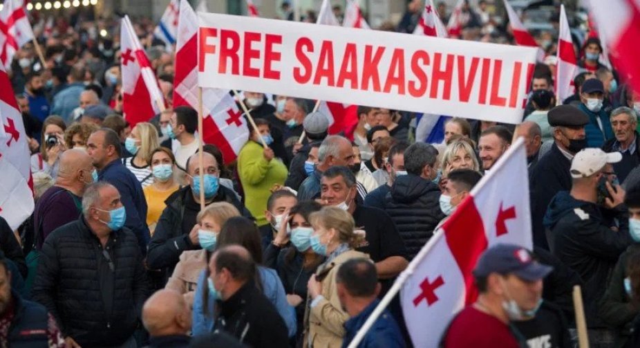 На підтримку Саакашвілі в столиці Грузії зібралася рекордна демонстрація