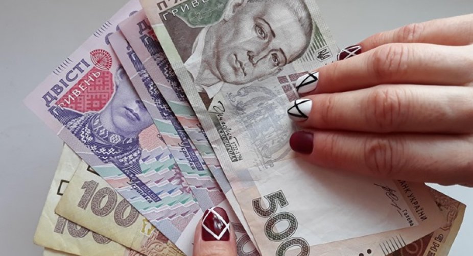 В Україні зросла середня зарплата на 242 гривні