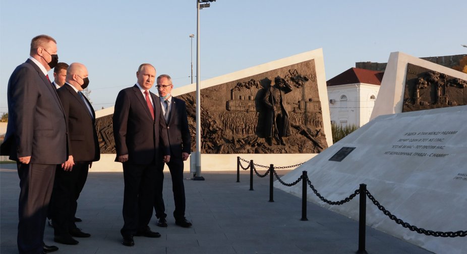 "Forever with Russia" - Putin visited occupied Crimea